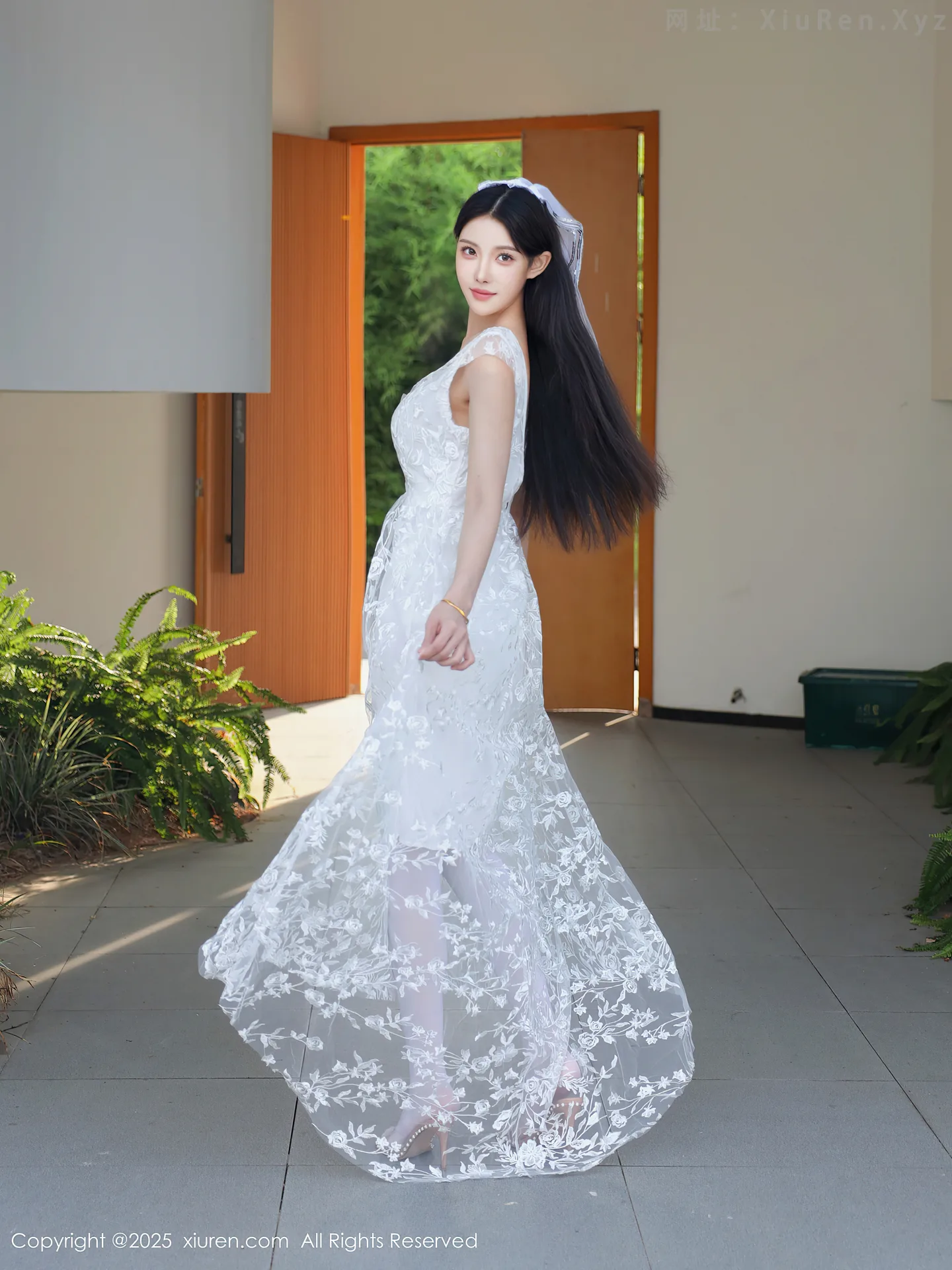 图片[6]-[XiuRen秀人网]VOL.10661 模特梨霜儿性感低胸白色婚纱配白色丝袜秀丰腴身材完美诱惑写真82P-秀人网官方网站